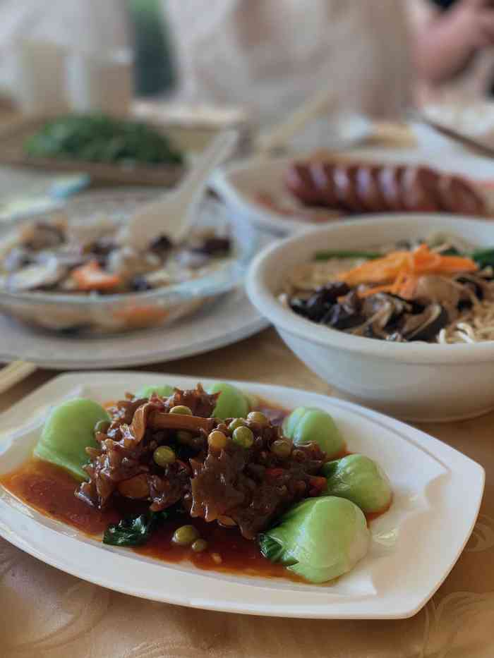 缘起楼素斋餐厅(南山寺店)-"还算比较大的餐厅,自助餐那边乱七八糟的