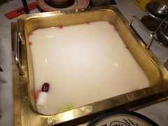 -尚尚仙·酸汤猪手·猪肚鸡火锅(华联万柳购物中心店)