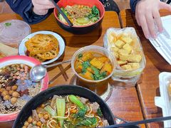 -爆炸头阿姨小四川正宗川味小吃(无任何分店)