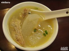 锅仔鸭翅萝卜-余杨鸭鸭餐厅