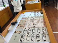 -视野联行眼镜•蔡司•依视路(温江店)