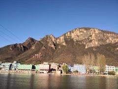 -百里峡七彩艺术小镇