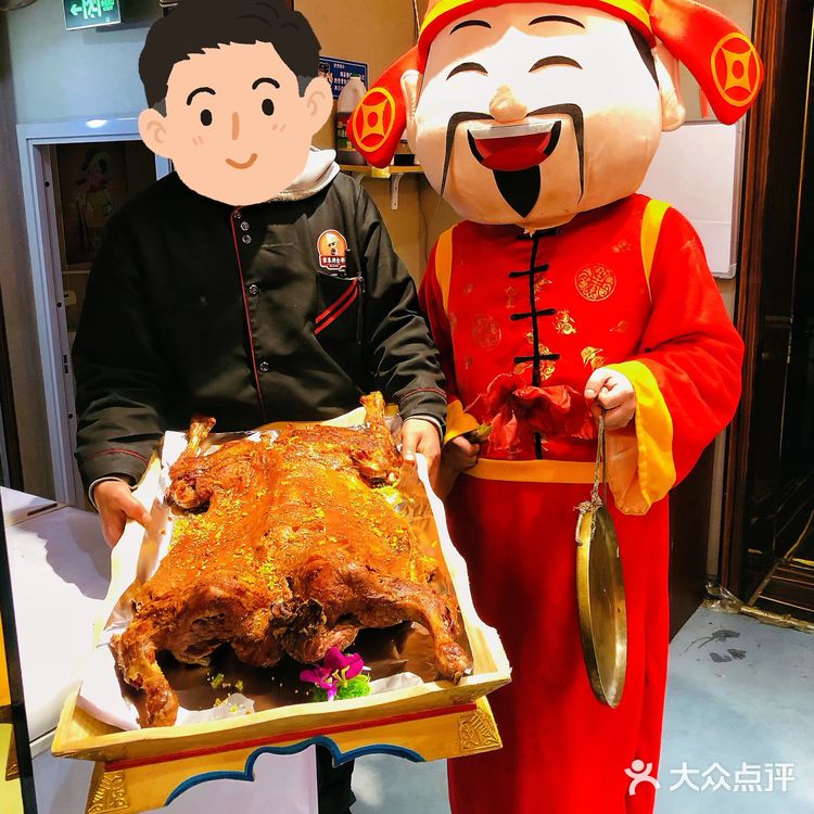 朋友聚会来个烤全羊可真香❗