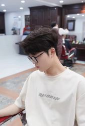 -一家只做男发烫染的店