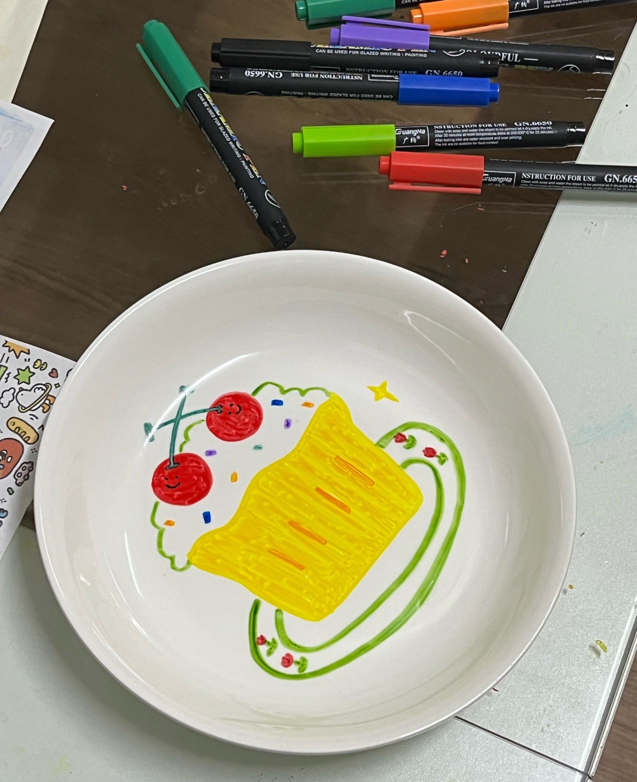 画画画画一个蛋糕盘子