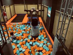 -蹦贝运动中心·蹦床·攀岩·闯关(龙岗店)