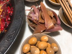 -渝嘴小老弟老火锅(华新村店)