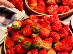 草莓-伍棵煋炭烤自助料理·烤鳗鱼(浦东食品城店)