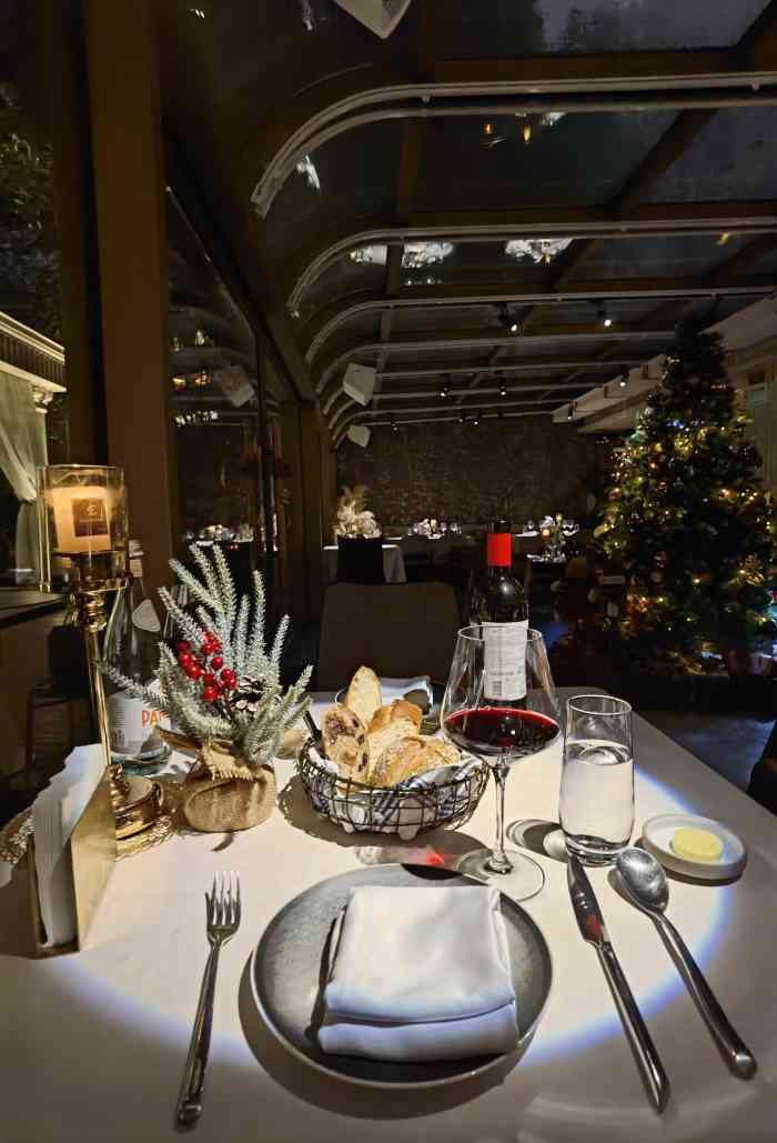 kings villa-"从去年底开始兴起薄纱帷幔这个场景,恰逢金.