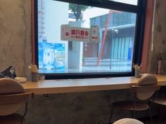 -必胜客(上海华谊新所店)