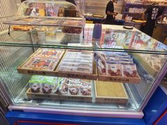 面包甜点陈列柜-墨茉点心局(国金街店)
