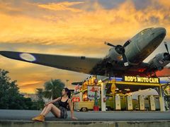 -席娜卡琳火车铁道夜市