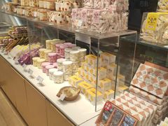 面包甜点陈列柜-好利来(东直门银座店)