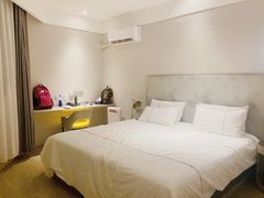 -白玉兰酒店(上海田子坊马当路地铁站店)