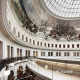 复古风与现代简约单品的搭配风潮也吹至城市建筑里！