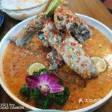 泰遇餐厅门前排着长长的队伍,我也忍不住跟着排了上去