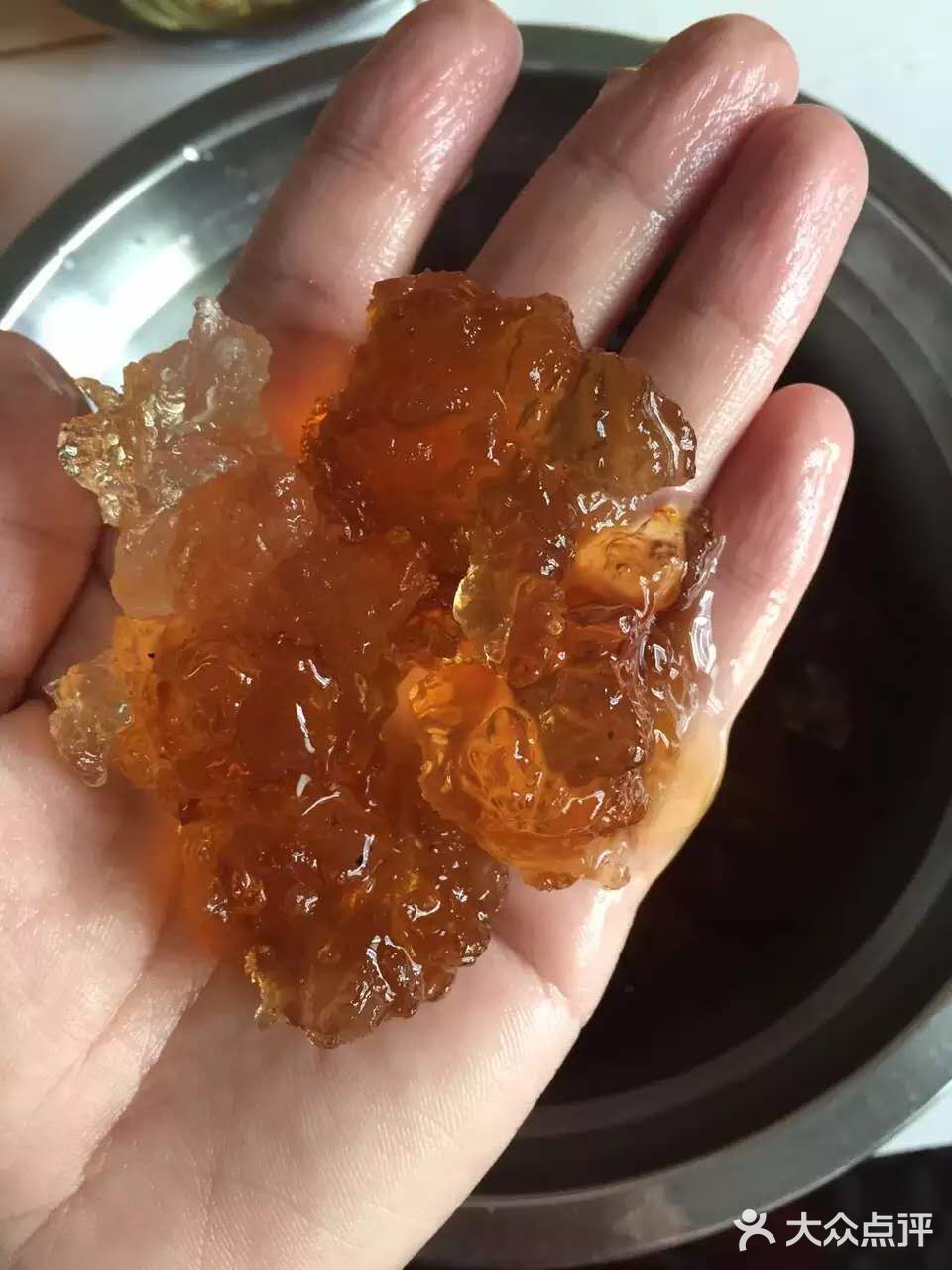 滋补又养颜的桃胶红枣枸杞糖水