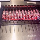 一打鲜嫩羊肉串🥩，烤起！