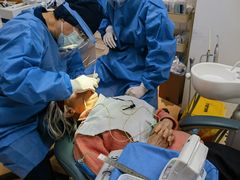 -瑞尔齿科(上海长风大悦城店)