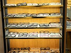 -优医视平价眼镜蔡司依视路折扣工厂店(十里堡店)