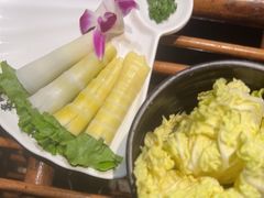 -老牌坊云南鱼豆花火锅(哈西万达店)