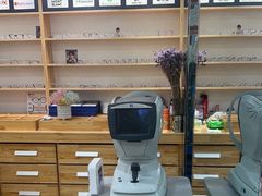 -豪门视光·星趣控·蔡司依视路眼镜代理商(中央大街店)