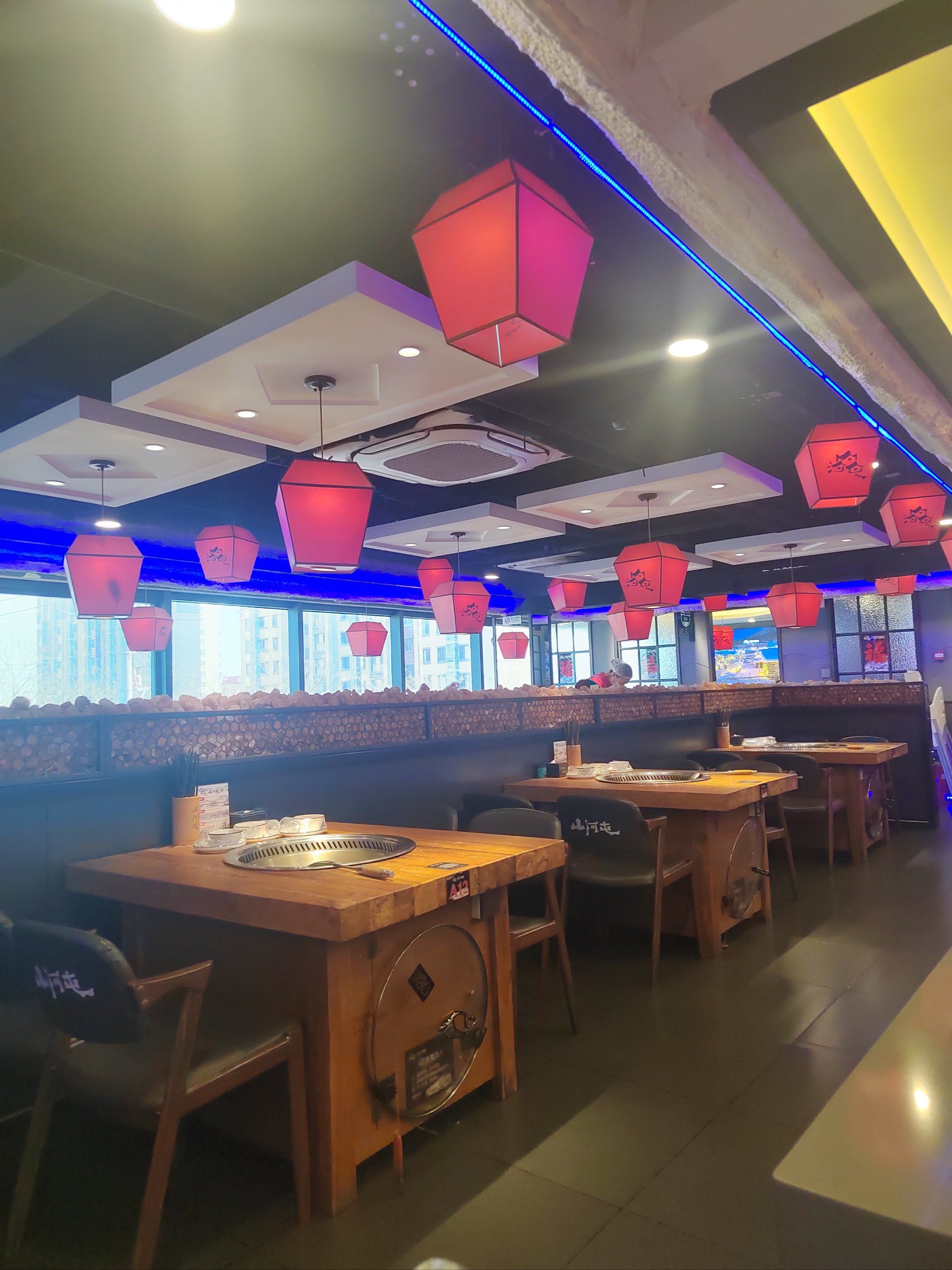 环境很好! 店里面积挺大