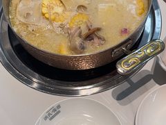 -洪氏嗨捞·广东猪肚鸡·椰子鸡火锅(西咸万象城店)
