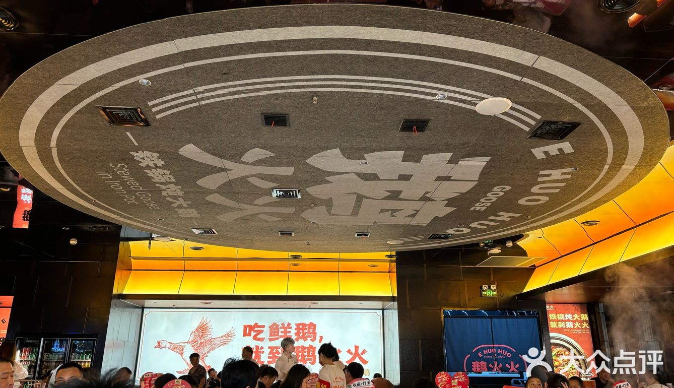 后来我叫娃去叫了黑衬衫小哥才点上188套餐