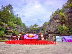 -梭布垭石林景区