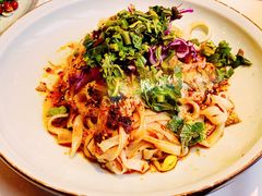 香椿拌凉皮-小六汤包砂煲菜(文景路店)