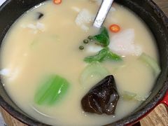 酸汤鱼-小大董·烤鸭(凤凰汇店)