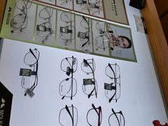 -视野联行眼镜•蔡司•依视路(温江店)