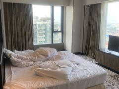 -上海虹桥西郊假日酒店