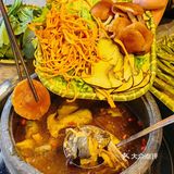 布达拉宫旁的神仙石锅鸡！野菌汤底绝了！