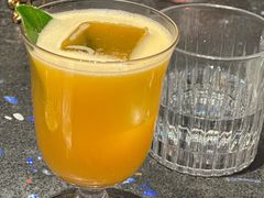 -毛毛虫酒吧