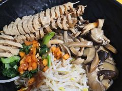 鲍汁菌菇拌面-两勺子一碗口水鸡拌面