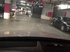 -静安大融城·停车场
