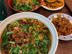 -爆炸头阿姨小四川正宗川味小吃(无任何分店)