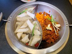 菌汤鸳鸯锅-沸炉重庆老火锅(军事博物馆店)