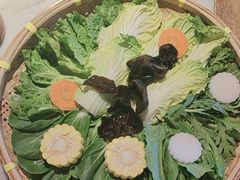 -尚尚仙·酸汤猪手·猪肚鸡火锅(华联万柳购物中心店)