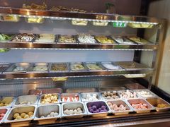 自助取餐区-小熊纪称盘麻辣烫