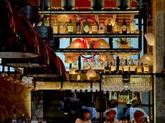 -FOUR PLAY BAR