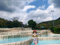 -十万大山布透温泉