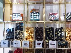 零售区-VENCHI 闻绮(上海佛罗伦萨小镇店)