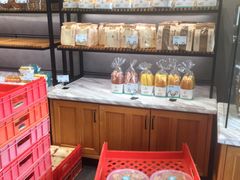面包甜点陈列柜-大苹果面包生日蛋糕(明珠店)