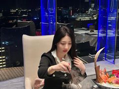 -云顶旋转自助景观餐厅