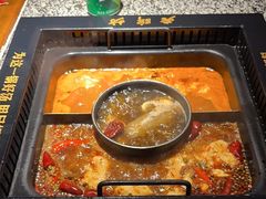 -老牌坊云南鱼豆花火锅(哈西万达店)