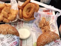 -The Habit Burger Grill 哈比特汉堡(世博店)