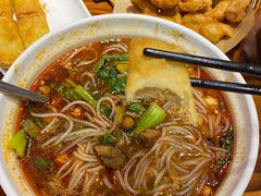 -爆炸头阿姨小四川正宗川味小吃(无任何分店)